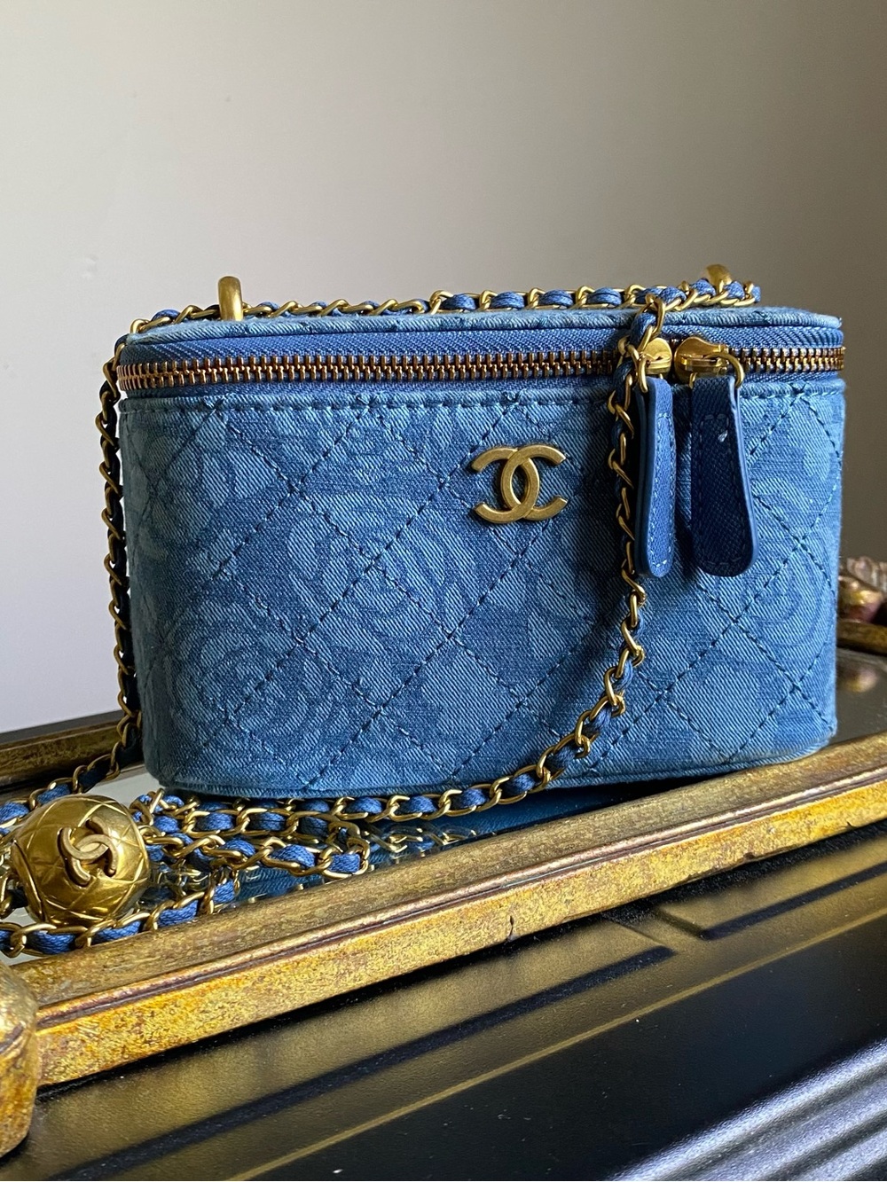 QUILTED CHAIN SHOULDER BAG